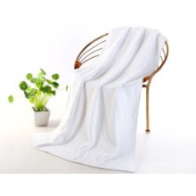Serviette de serviette de serviette de couleur pure à la broderie